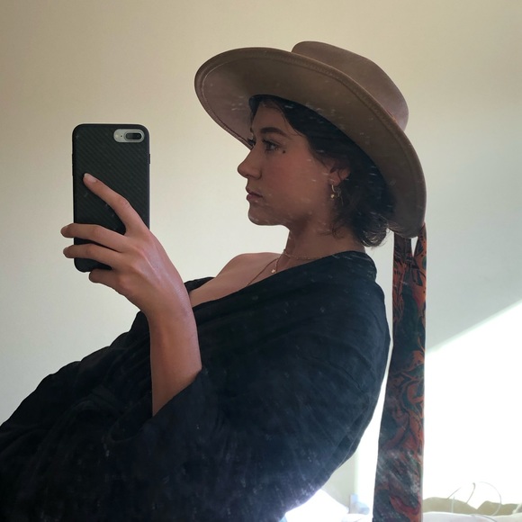 Meet your posher !! - Picture 4 of 4